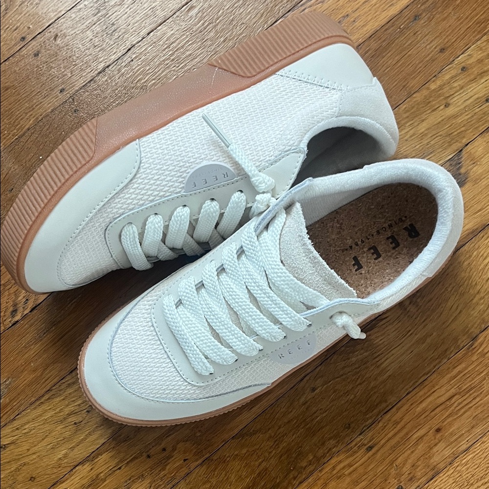 REEF NWT women White Sneakers